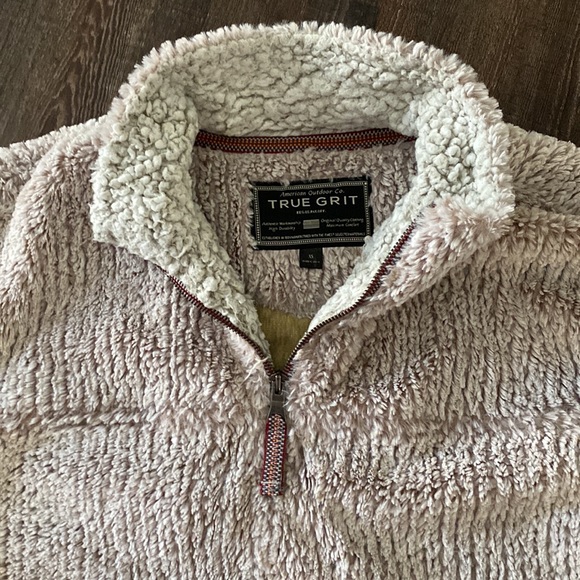 True Grit fluffy pullover - Picture 2 of 4
